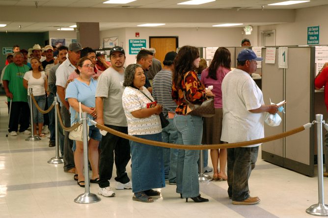 Политика: Более 40 млн американцев подали заявки по безработице с начала вспышки коронавируса