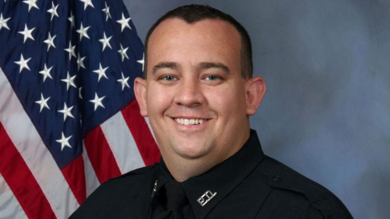 Локальные новости: "Полицейский года" из Канзаса погиб в перестрелке во время задержания подозреваемого