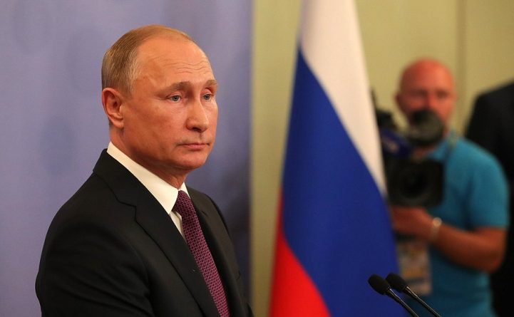 В мире: Путин заявил, что парад Победы в России перенесут на конец июня