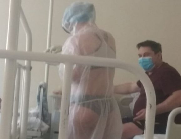 Происшествия: Медсестру отстранили от работы за ношение прозрачного халата