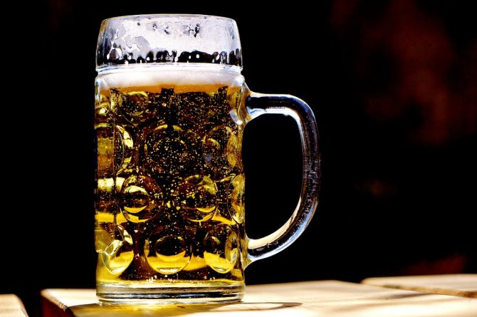 В мире: Немецкая пивоварня бесплатно раздает пиво, которое не смогла продать во время карантина