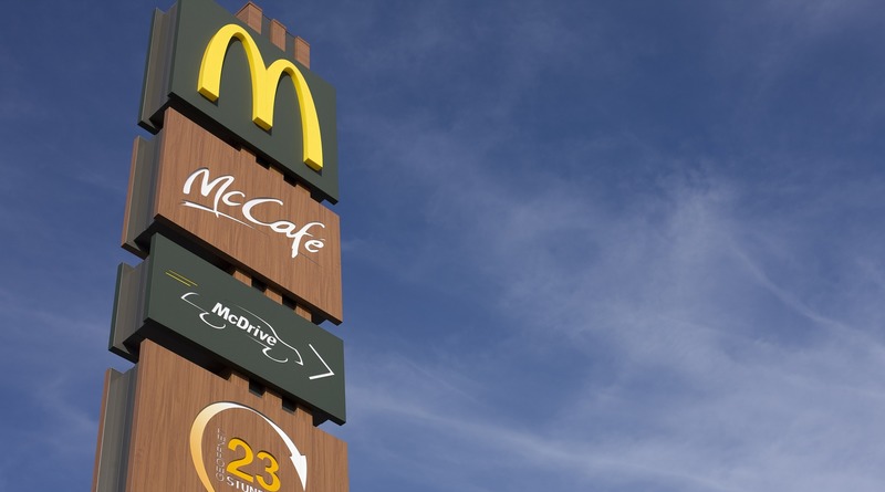 Происшествия: Посетители открыли огонь по сотрудникам McDonald's, когда те сказали, что ресторан закрыт на карантин