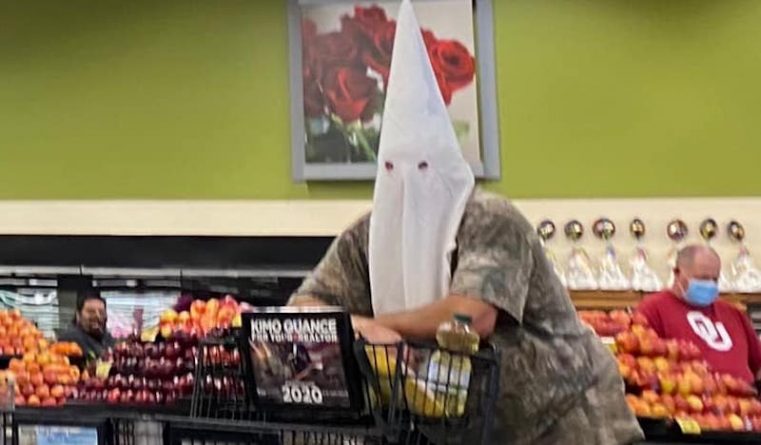 Локальные новости: Клиент ходил по магазину в колпаке Ку-клукс-клана вместо защитной маски
