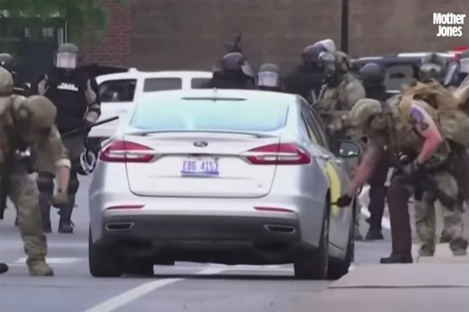 Локальные новости: Полиция Миннеаполиса режет шины автомобилей, припаркованных в районе акций протеста Джорджа Флойда