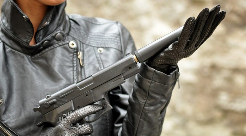 Закон и право: Минимум 50 пистолетов украдены во время ночного налета на магазин Калифорнии
