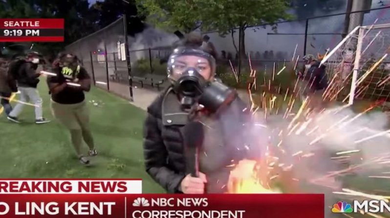 Локальные новости: В репортера, освещавшую протесты в Сиэтле, бросили светошумовую гранату