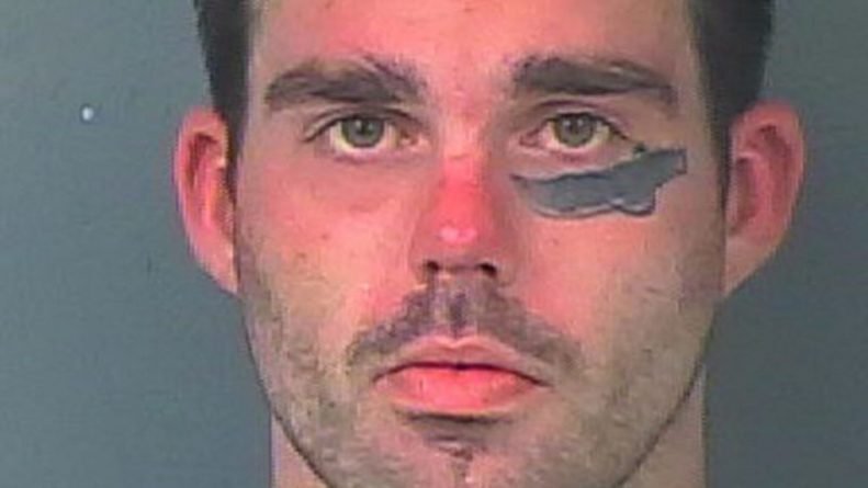 Происшествия: Житель Флориды с татуировкой мачете на лице напал на другого мужчину с мачете