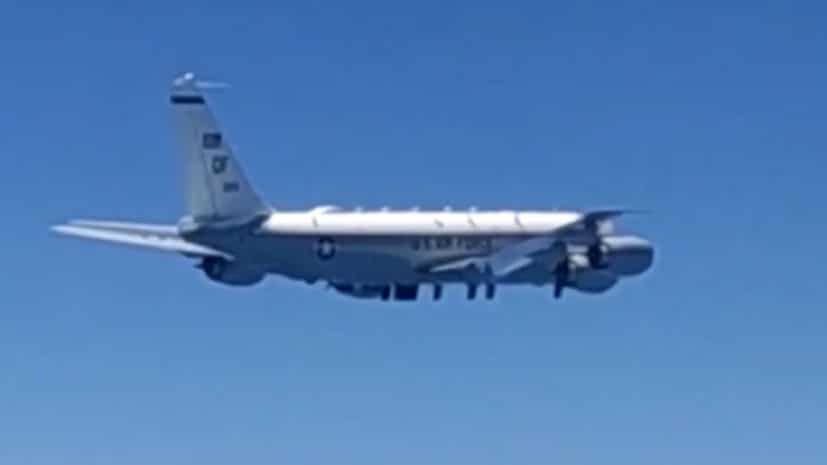 Российские истребители перехватили самолёты США в Баренцевом и Чёрном морях — видео