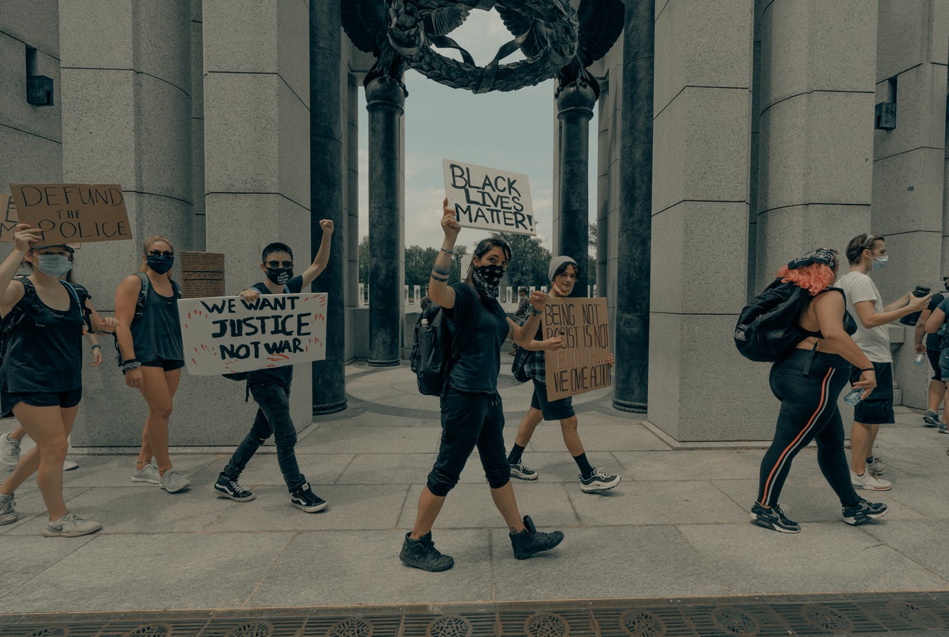 фотография протестующих в Вашингтоне