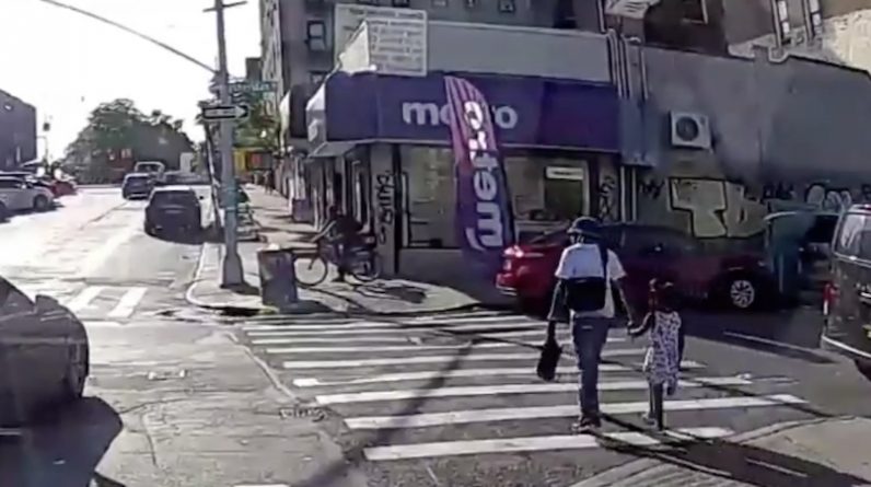 Происшествия: В Нью-Йорке переходившего дорогу отца застрелили на глазах у маленькой дочери