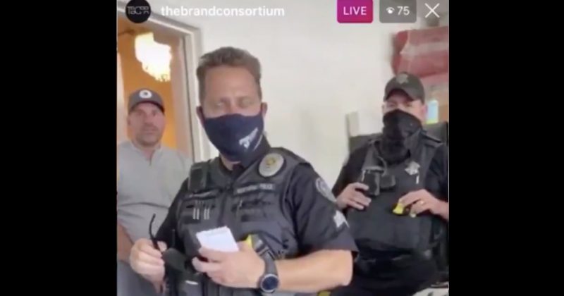 Локальные новости: На вирусном видео разъяренная клиентка разгромила стенд с защитными масками в Target