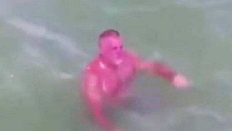 Локальные новости: Дрон снял купающегося с жутким солнечным ожогом на пляже Флориды. Видео стало вирусным