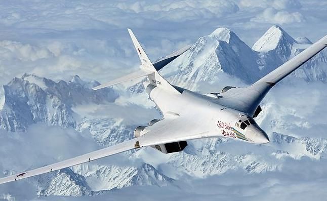 Россия перебросила свои стратегические ракетоносцы Ту-160 поближе к США