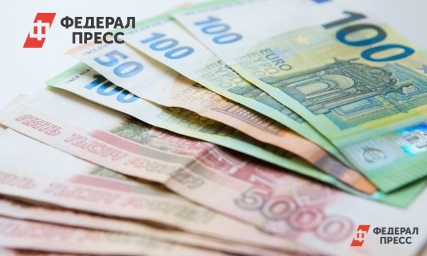 Рубль может достичь отметки 70 рублей за доллар США