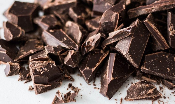 Полезное: Из-за поломки на шоколадной фабрике Lindt в городе пошел какао-снег