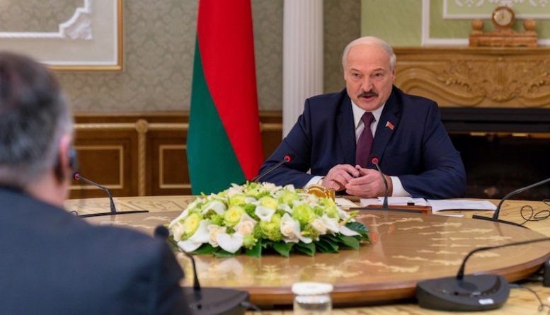 Политика: Лукашенко наградил силовиков, участвовавших в подавлении протестов