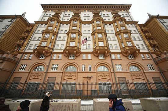 Неизвестный ворвался на территорию резиденции посла США в Москве