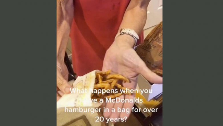 Локальные новости: Бабуля 24 года хранила в шкафу гамбургер и он почти «не испортился»