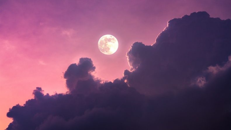 Погода: В этом году на Хэллоуин в небе появится редкое явление: «голубая луна»