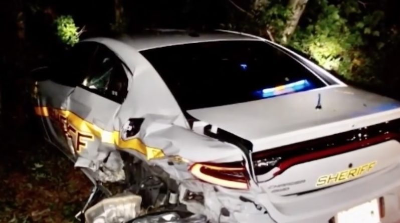 Происшествия: Водитель Tesla на автопилоте врезался в полицейскую машину, пока смотрел фильм на телефоне