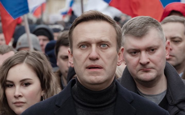 Политика: Алексей Навальный вышел из комы