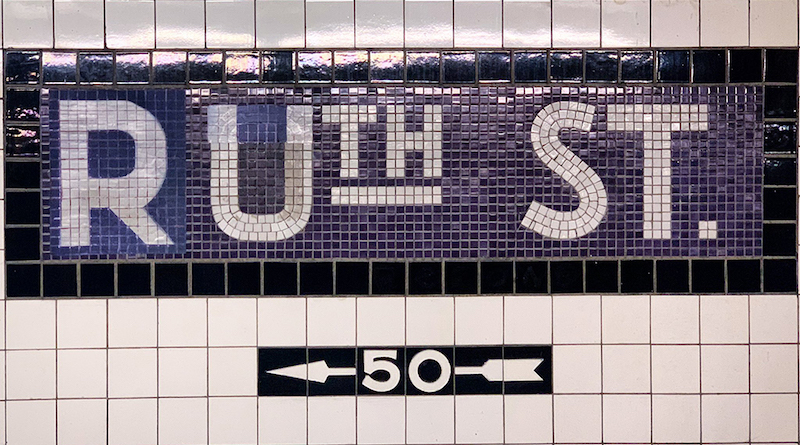 Локальные новости: Название станции метро в Нью-Йорке изменили за ночь в честь Рут Бейдер Гинзбург