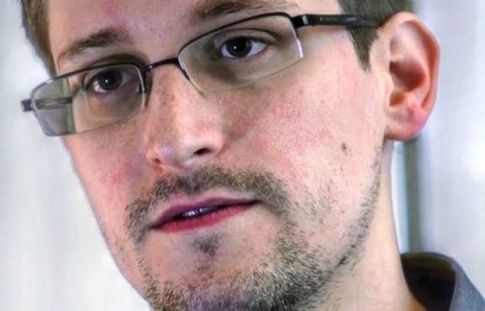 Общество: Россия предоставила Эдварду Сноудену право на постоянное проживание