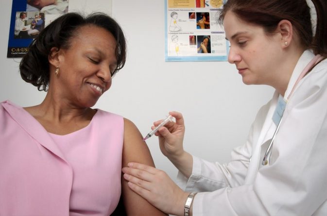 Здоровье: Вакцина от коронавируса Pfizer эффективна в 90% случаев, — говорят ученые