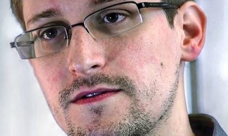 Политика: Эдвард Сноуден подал заявление на российское гражданство