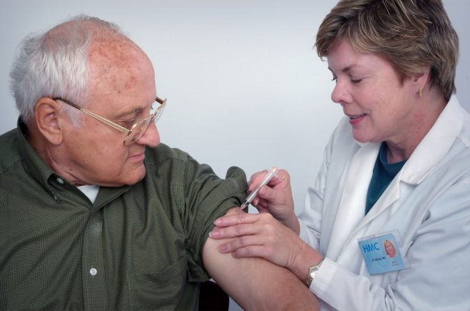Здоровье: Органы здравоохранения расследуют 2 случая аллергической реакции на новую вакцину от COVID-19