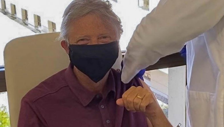 Здоровье: Билл Гейтс сделал свою первую прививку от коронавируса
