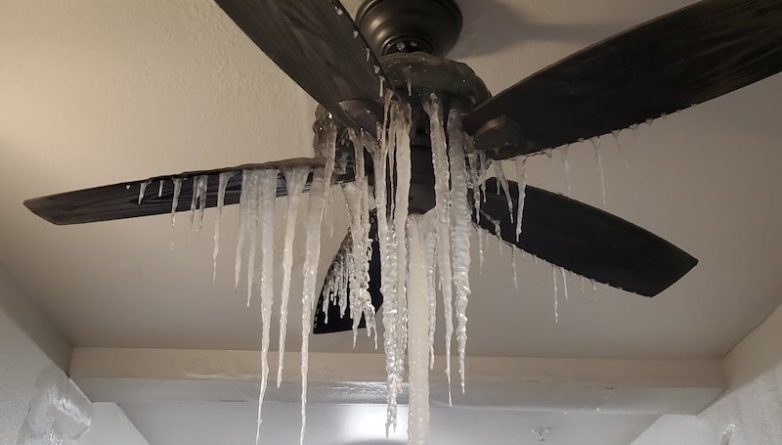 Погода: Из-за рекордных холодов у техасца дома замерз вентилятор. Его фото стало вирусным