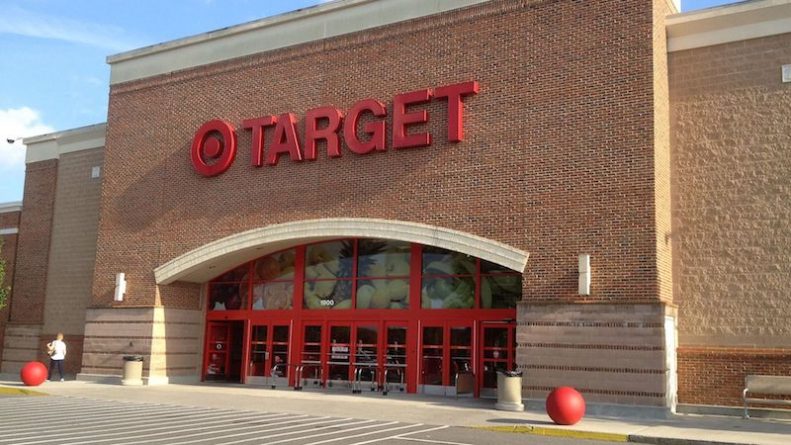 Происшествия: Десятки клиентов Target бросились в укрытие из-за выстрелов, которые оказались фейерверками