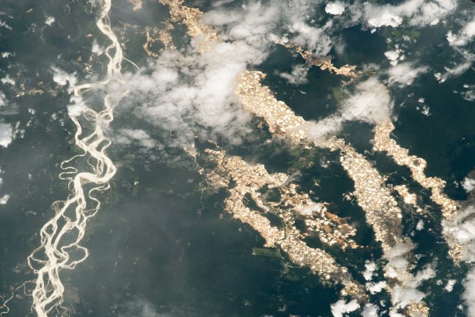 Полезное: НАСА опубликовало редкое фото «золотых рек». Выглядит красиво, но все сложнее, чем кажется