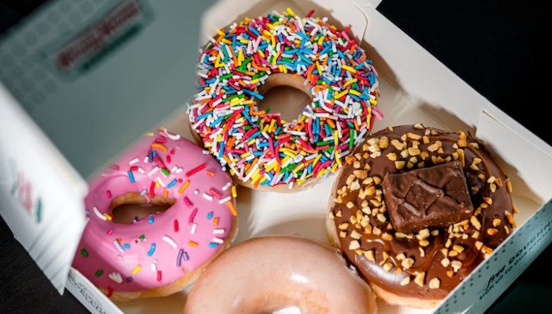 Локальные новости: Krispy Kreme будет до конца года давать бесплатные пончики тем, кто сделает прививку от коронавируса