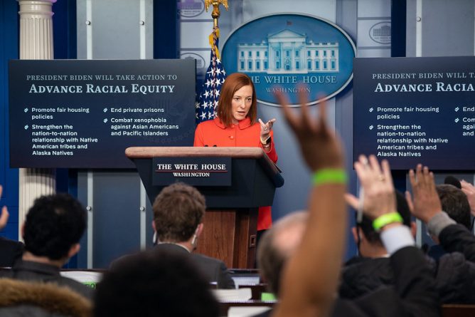 Политика: Белый дом раскритиковали за тест на COVID-19, который обойдется репортерам в $170