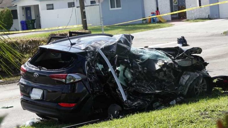 Происшествия: Во Флориде на видео попал жуткий момент, когда самолет врезался во внедорожник, убив 3 человек
