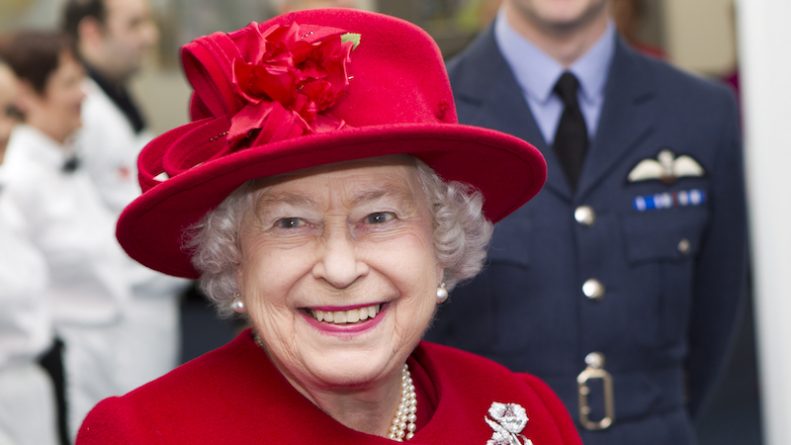 Политика: Елизавета II опечалена интервью Гарри и Меган о королевской семье