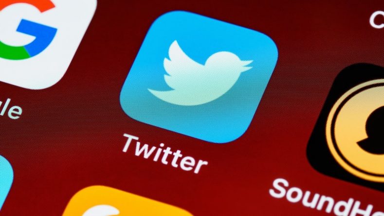 Закон и право: Россия пообещала заблокировать Twitter через месяц, если тот не удалит «запрещенный контент»