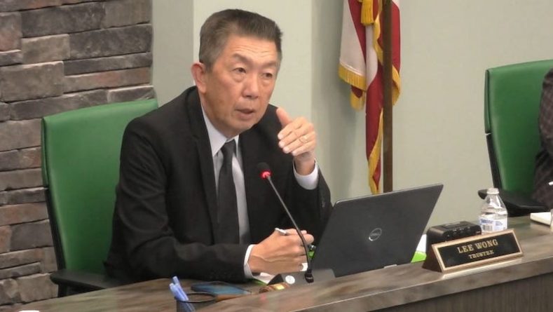 Локальные новости: Чиновник из Огайо выступил против расизма по отношению к азиатам, показав полученные на службе шрамы
