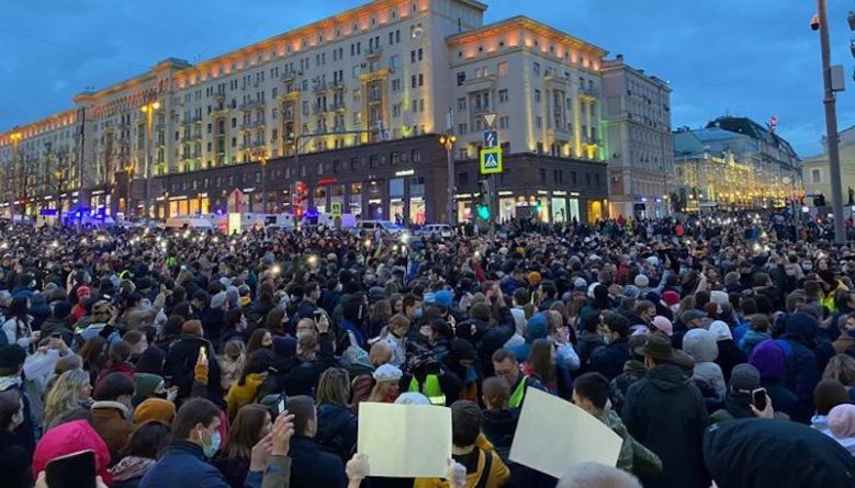 Происшествия: 1,5 тыс. протестующих арестованы во время митингов в поддержку Навального в России
