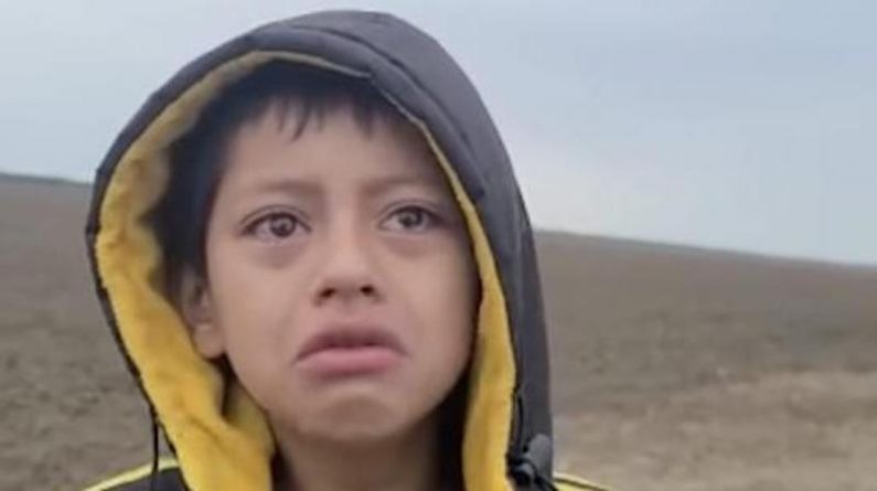 Локальные новости: Испуганный ребенок обратился за помощью к офицеру после того, как его бросили на границе США