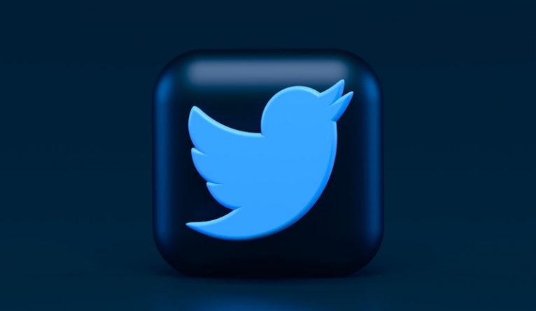 Политика: Twitter приостановил действие аккаунта, публиковавшего сообщения от имени Трампа