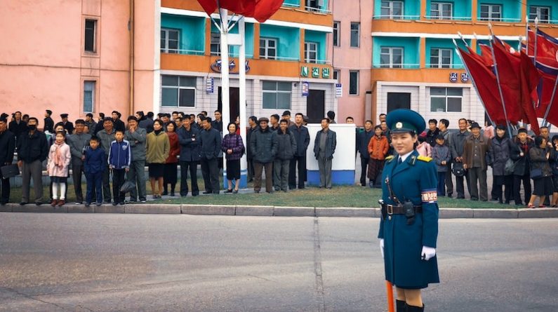 Политика: Ким Чен Ын запретил в КНДР узкие джинсы как символ «капиталистического образа жизни»
