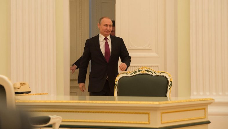 Политика: Путин заявил, что Россия «выбьет зубы» вражеским государствам