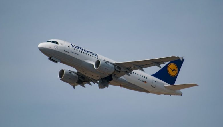 Происшествия: Рейс Lufthansa задержали в Минске, объяснив это угрозой теракта