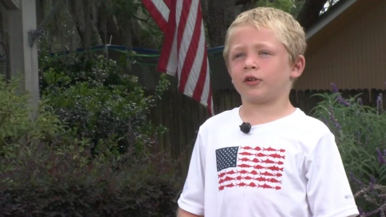 Локальные новости: 7-летний мальчик из Флориды час добирался до берега, чтобы позвать на помощь своему отцу и сестре