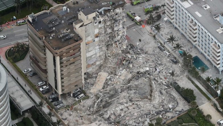 Происшествия: Обрушение многоэтажки во Флориде: местонахождение 99 человек все еще не установлено