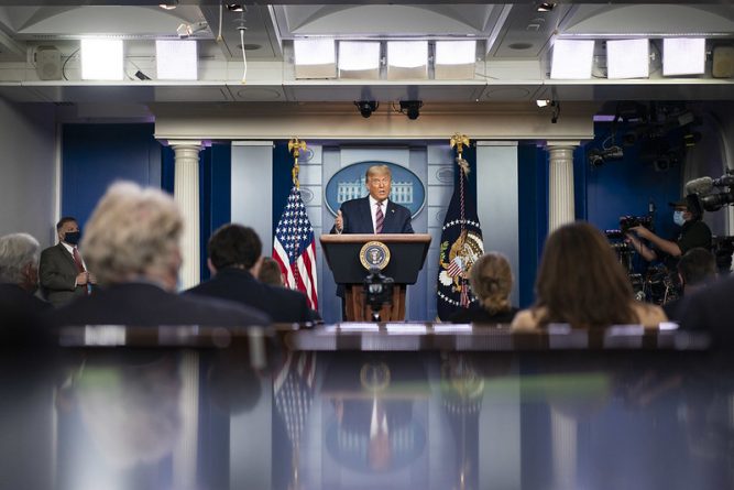 Политика: Репортер NYT: Трамп считает, что «будет восстановлен» в должности президента к августу
