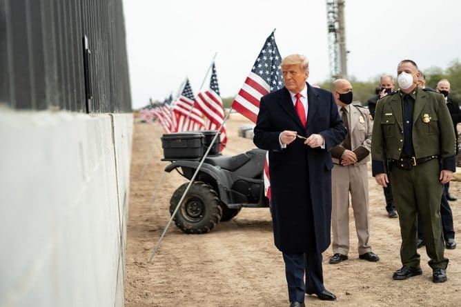 Политика: Трамп объявил, что посетит границу США и Мексики